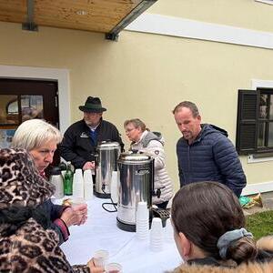 Agape mit Glühwein, Tee und Früchtebrot