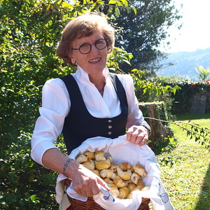 Das Fest der Kreuzerhöhung und Maria 7 Schmerzen waren der Anlass, die neu renovierte Kreuzigungsgruppe des Kalvarienberges von Deutschfeistritz zu segnen.