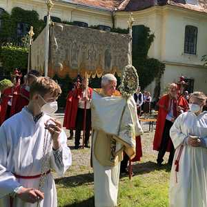 Fronleichnam unter schönem Himmel